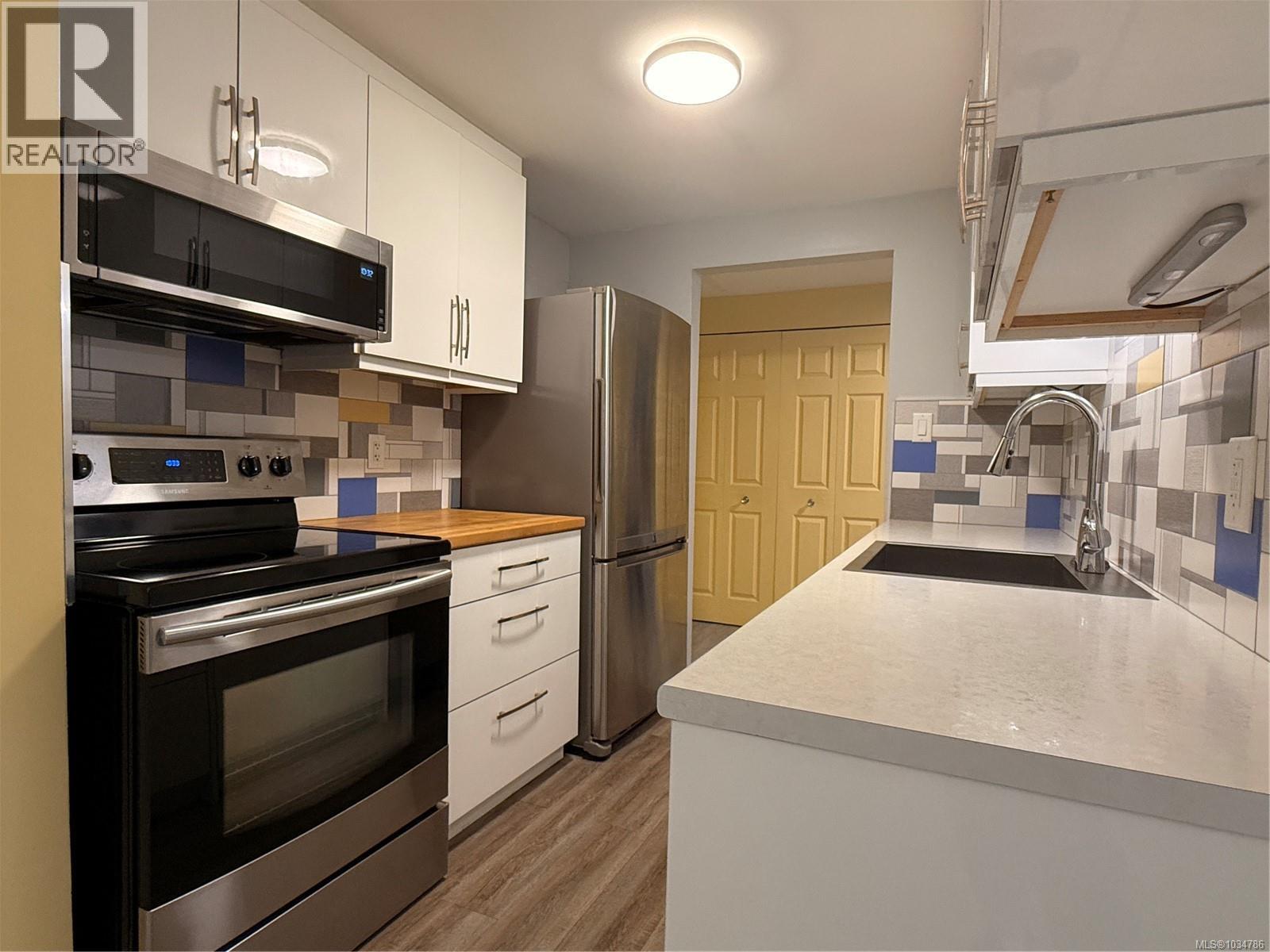 102 3277 Quadra St, Saanich, British Columbia