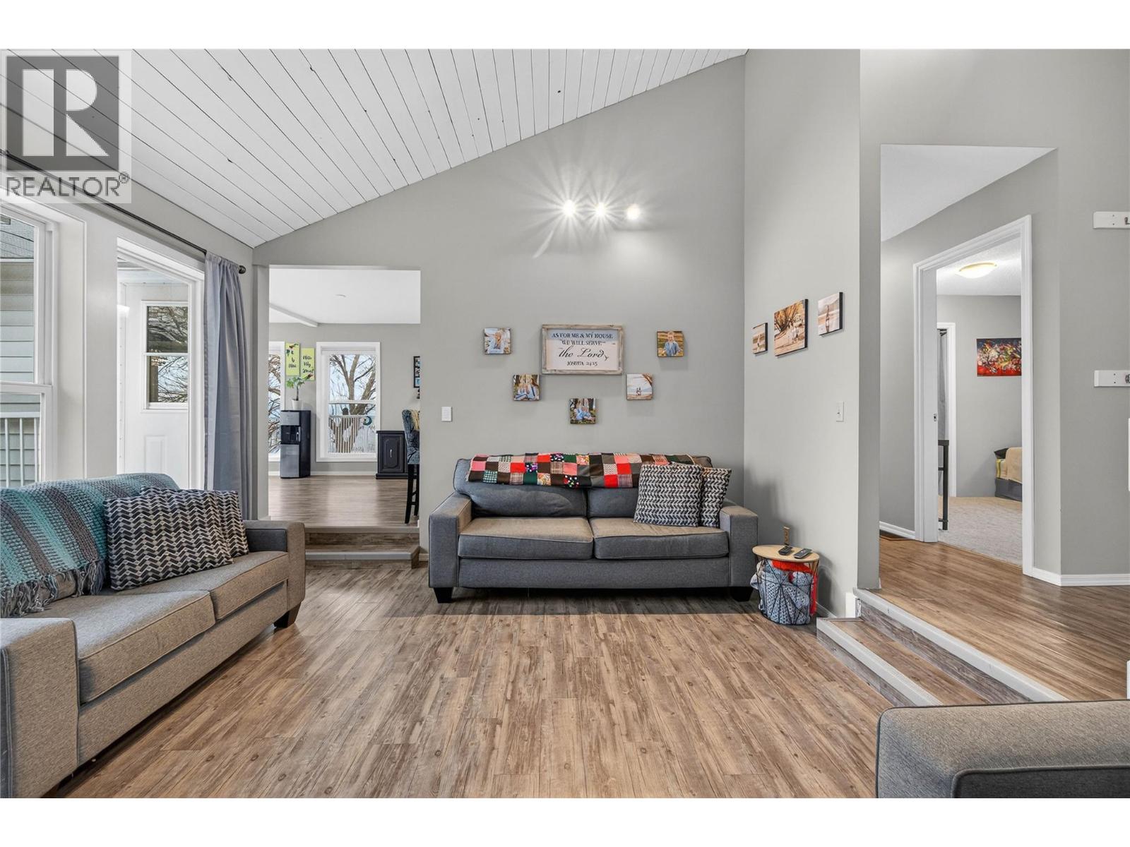 7292 Mountridge Road, Vernon, British Columbia  V1B 3S8 - Photo 6 - 10393068