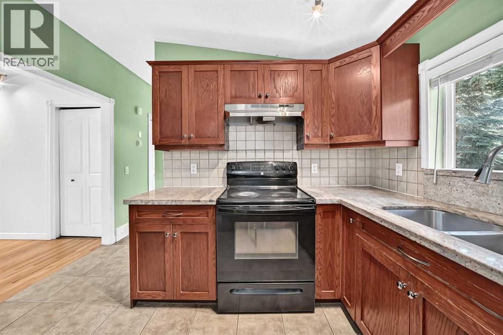 4628 Verona Drive NW, Calgary, Alberta  T3A 0P4 - Photo 7 - A2329648