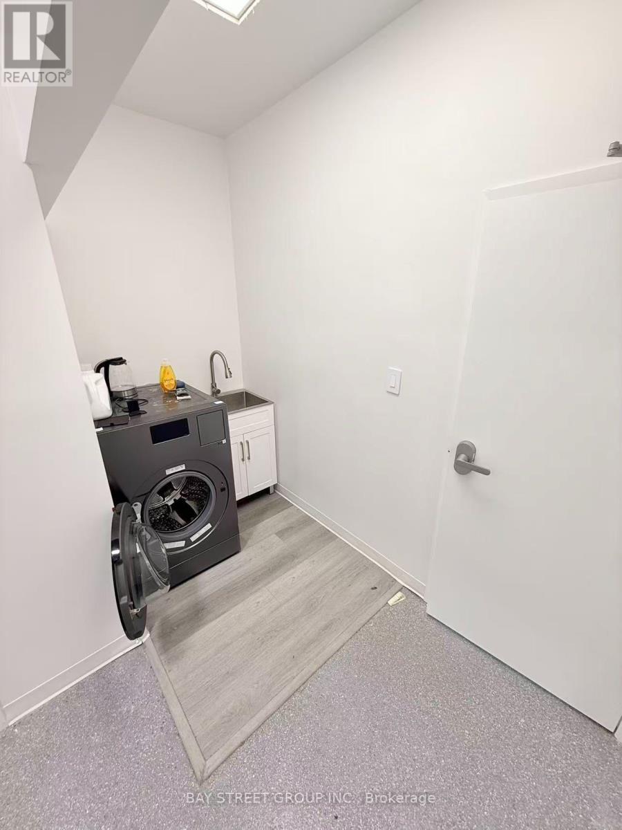 219 Connie Crescent, Vaughan, Ontario L4K 1L4 - Photo 2 - N13655926