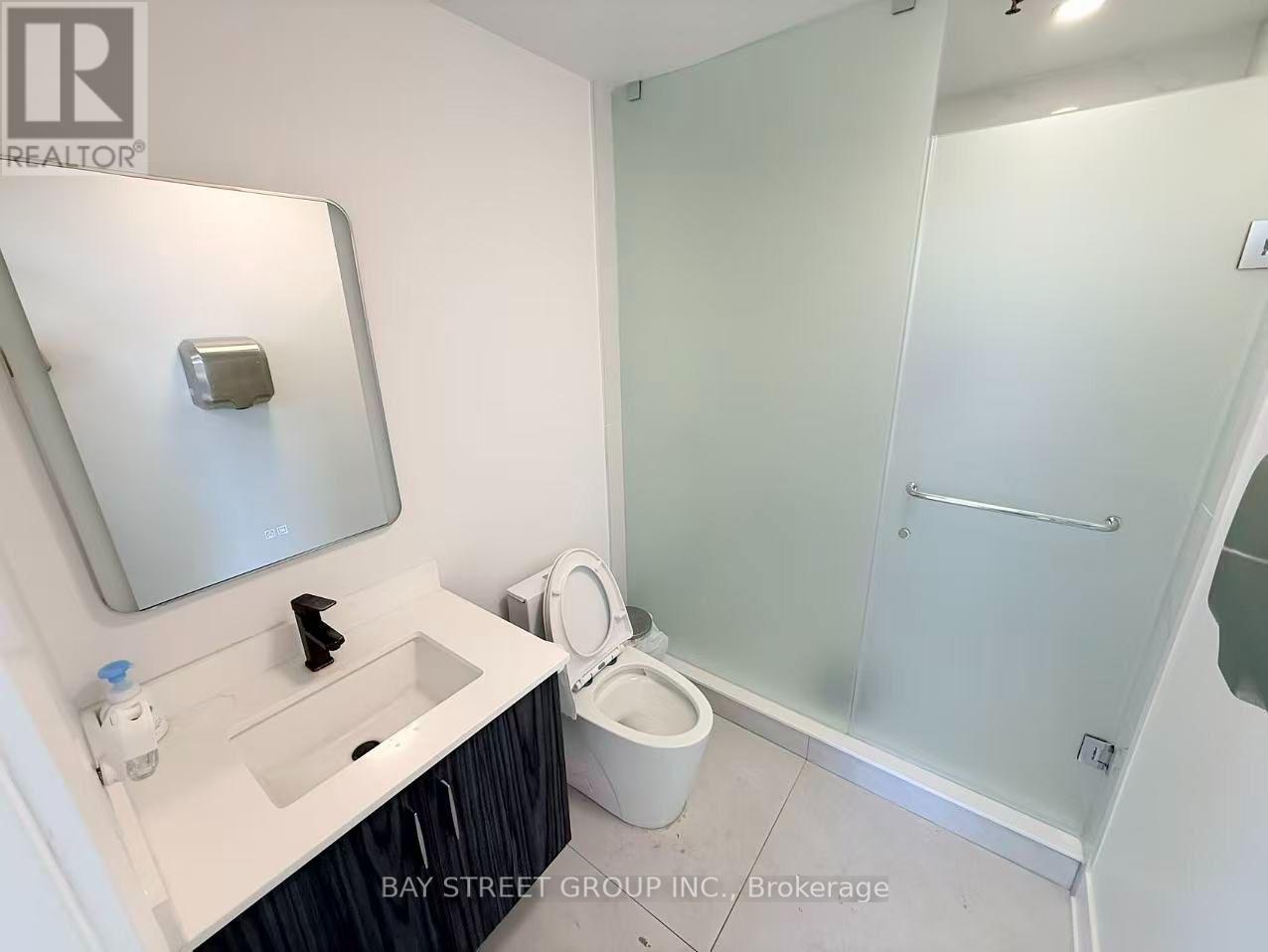 219 Connie Crescent, Vaughan, Ontario L4K 1L4 - Photo 8 - N13655926