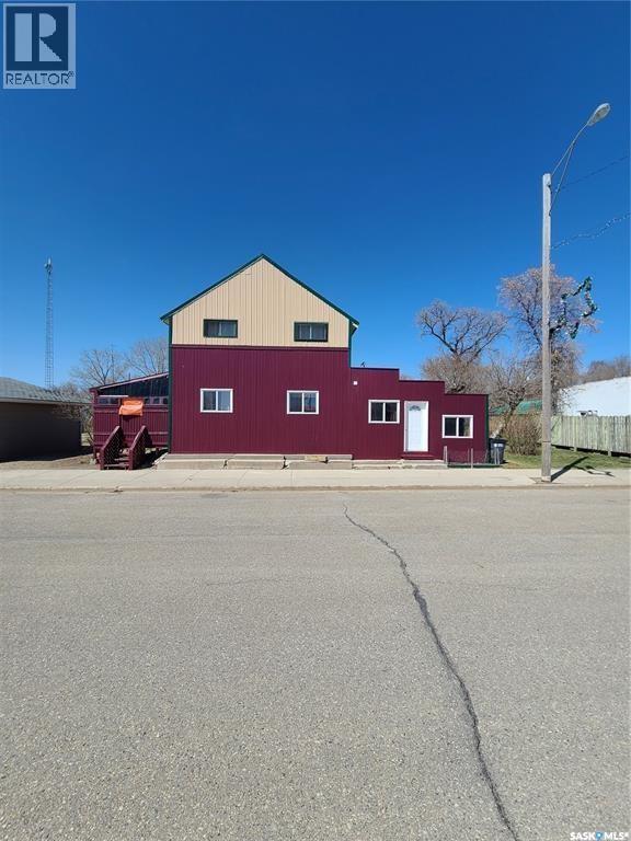 48 Main Street, Manor, Saskatchewan  S0C 1R0 - Photo 2 - SK045088