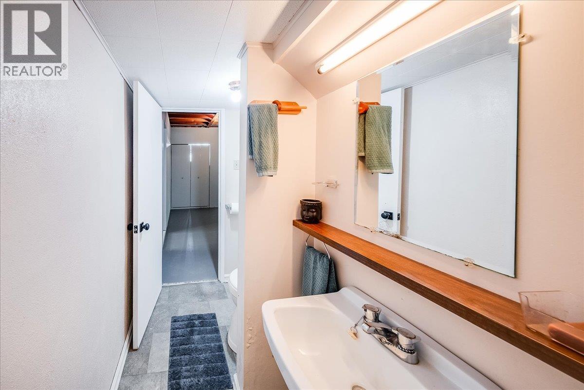 1106 Clarke Road, Robson, British Columbia  V0G 1X0 - Photo 36 - 10386844