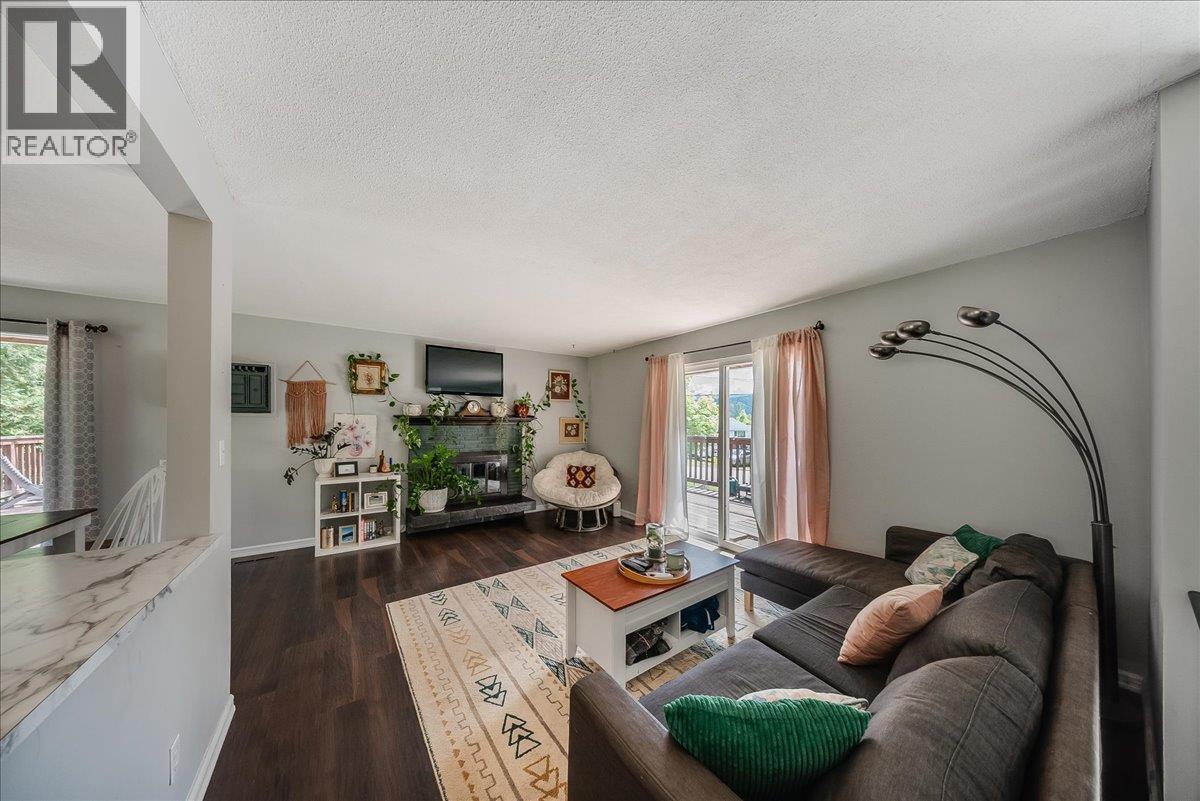 1106 Clarke Road, Robson, British Columbia  V0G 1X0 - Photo 4 - 10386844