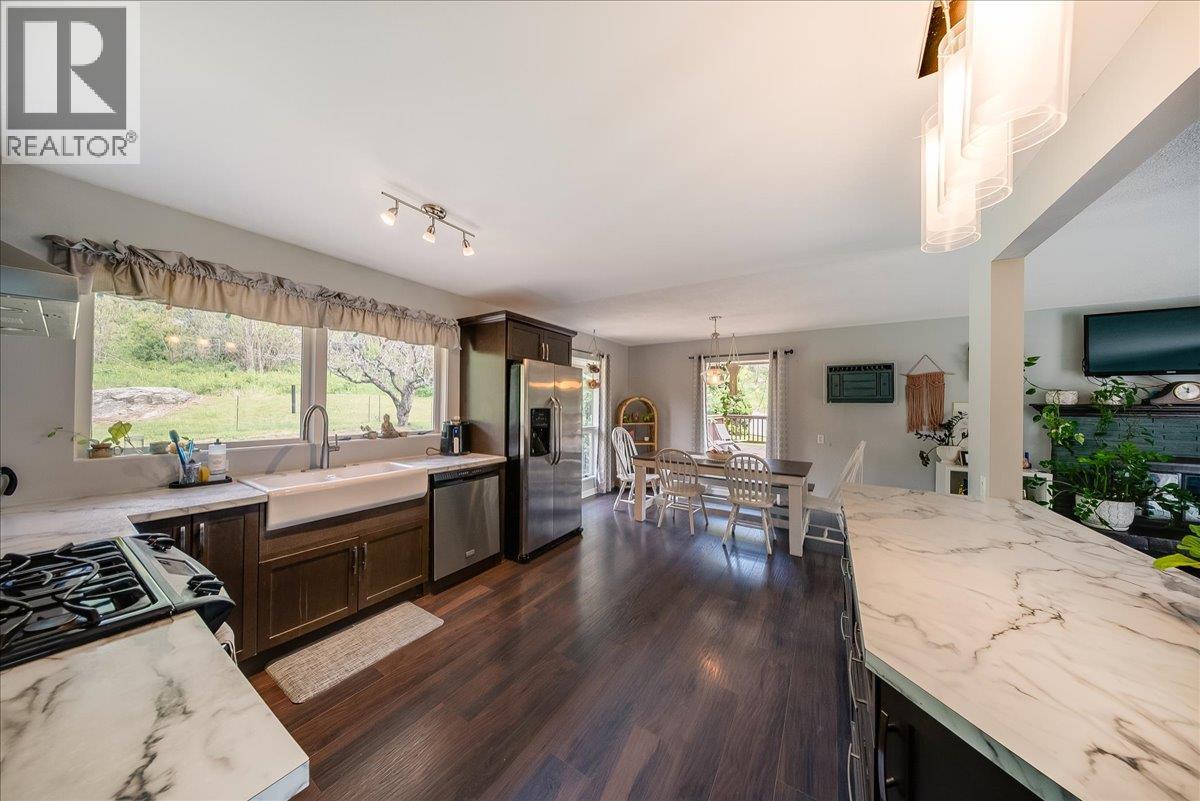 1106 Clarke Road, Robson, British Columbia  V0G 1X0 - Photo 15 - 10386844