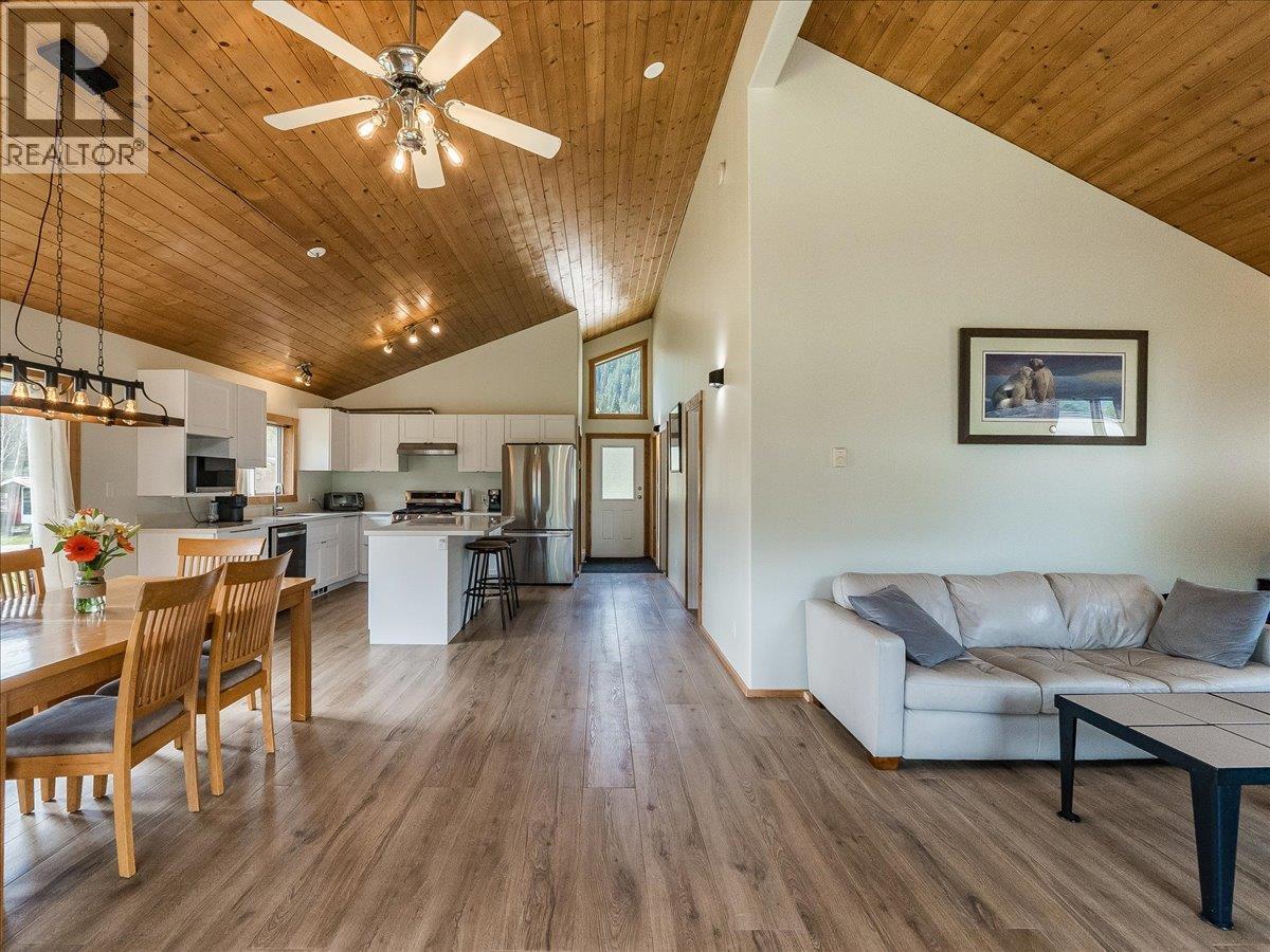 6810 & 6814 Brooks Road, Appledale, British Columbia  V0G 2J0 - Photo 30 - 10384102