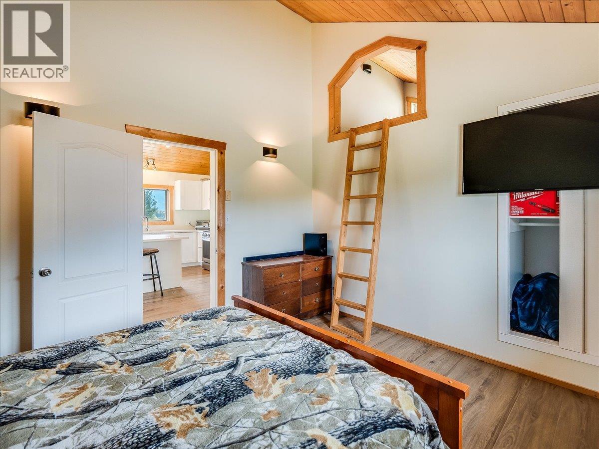 6810 & 6814 Brooks Road, Appledale, British Columbia  V0G 2J0 - Photo 35 - 10384102