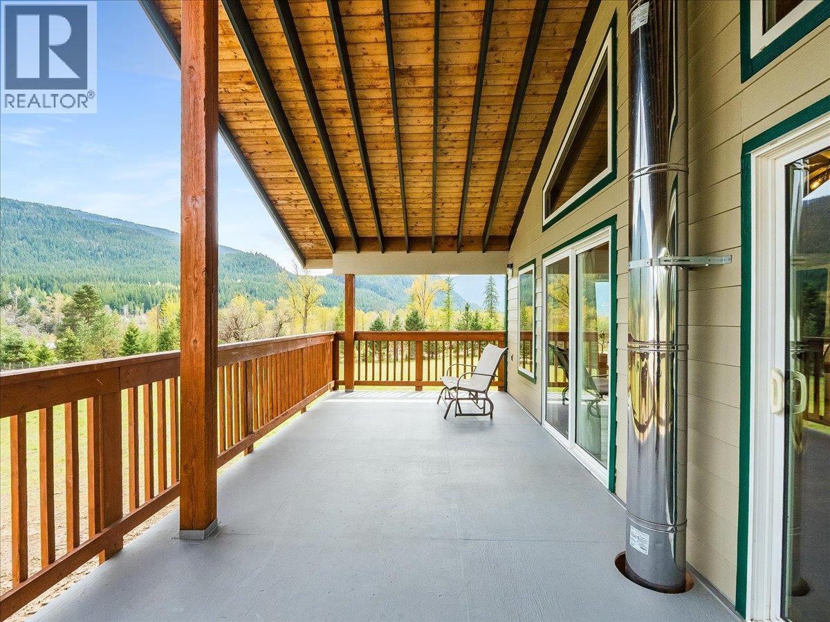 6810 & 6814 Brooks Road, Appledale, British Columbia  V0G 2J0 - Photo 8 - 10384102