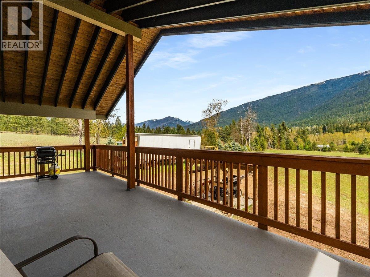6810 & 6814 Brooks Road, Appledale, British Columbia  V0G 2J0 - Photo 12 - 10384102
