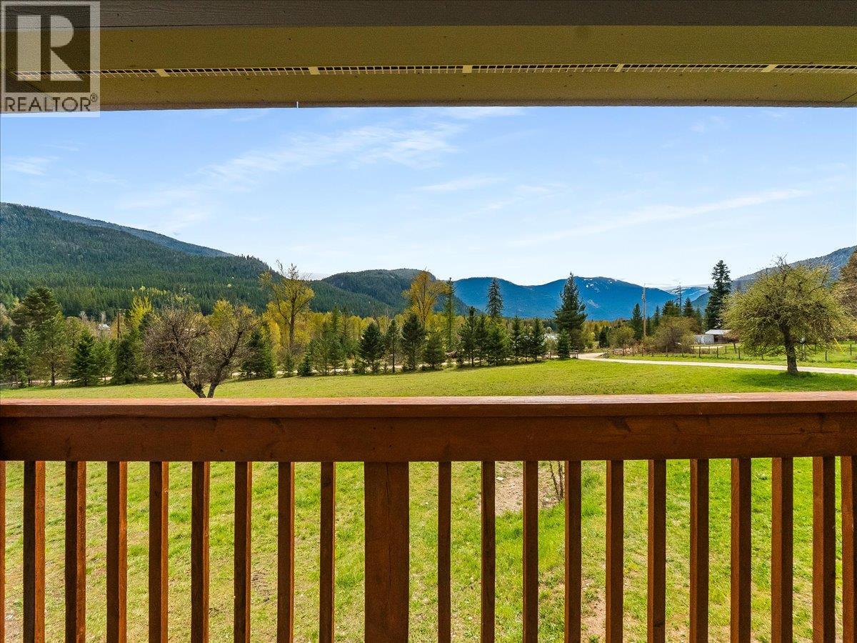 6810 & 6814 Brooks Road, Appledale, British Columbia  V0G 2J0 - Photo 13 - 10384102