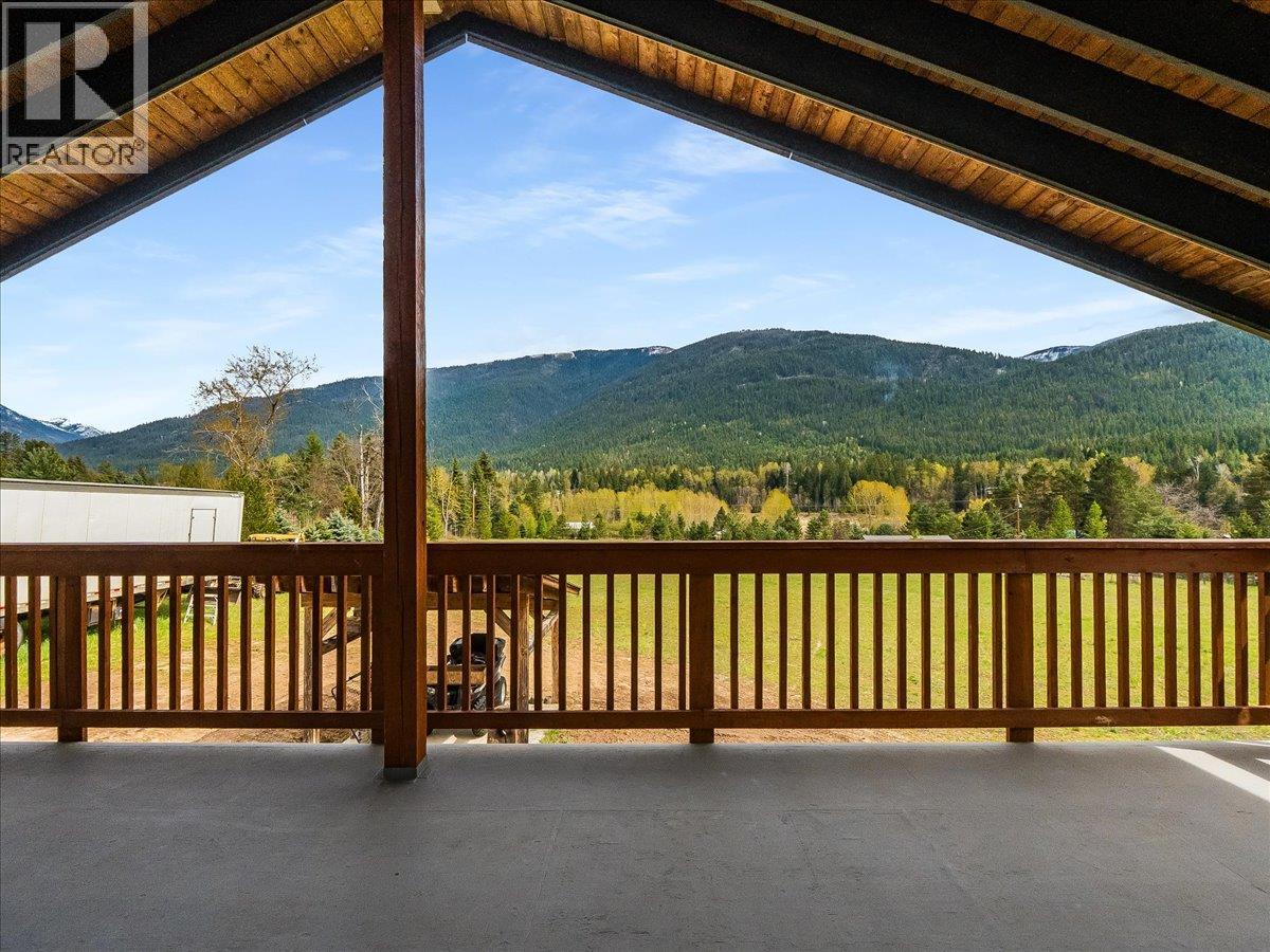 6810 & 6814 Brooks Road, Appledale, British Columbia  V0G 2J0 - Photo 10 - 10384102