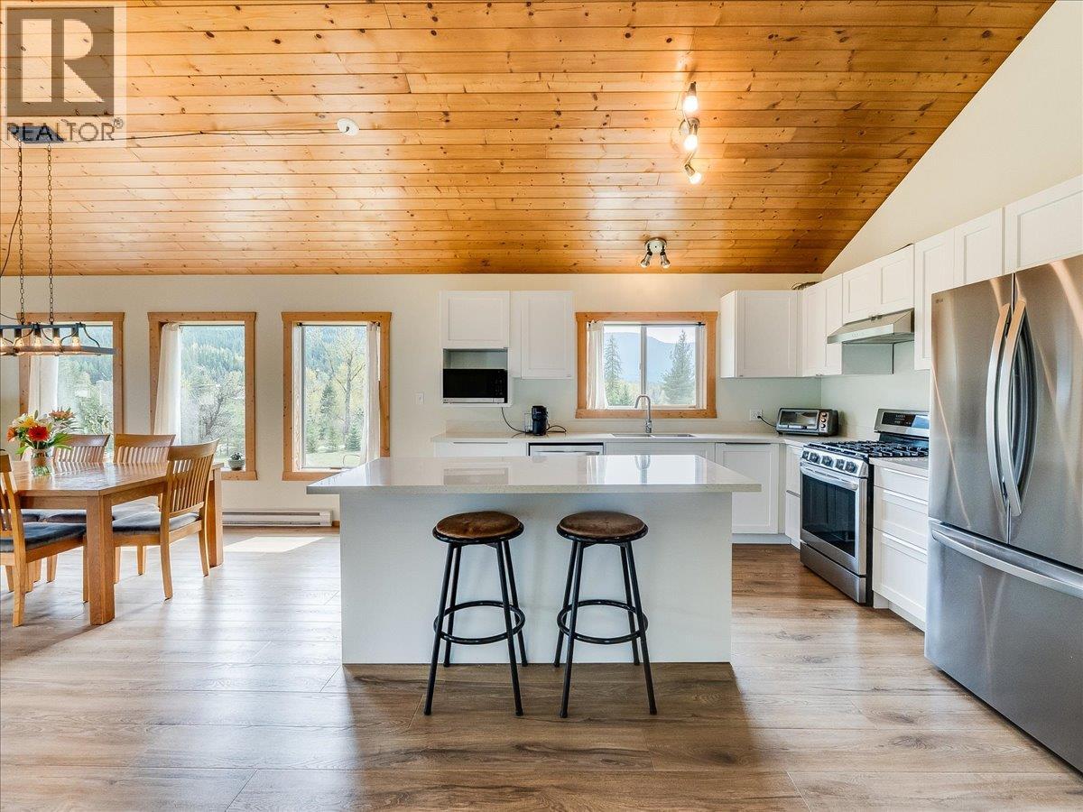 6810 & 6814 Brooks Road, Appledale, British Columbia  V0G 2J0 - Photo 19 - 10384102