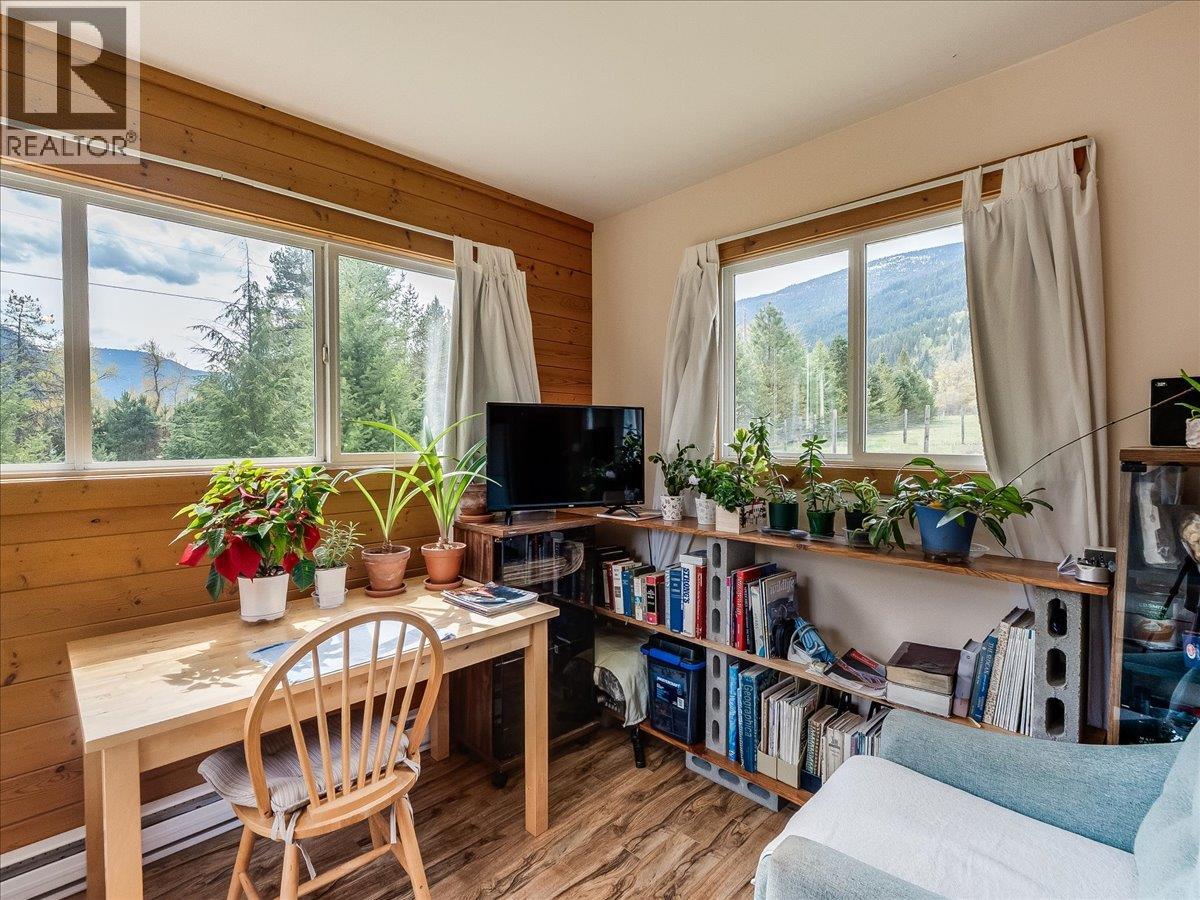 6810 & 6814 Brooks Road, Appledale, British Columbia  V0G 2J0 - Photo 66 - 10384102