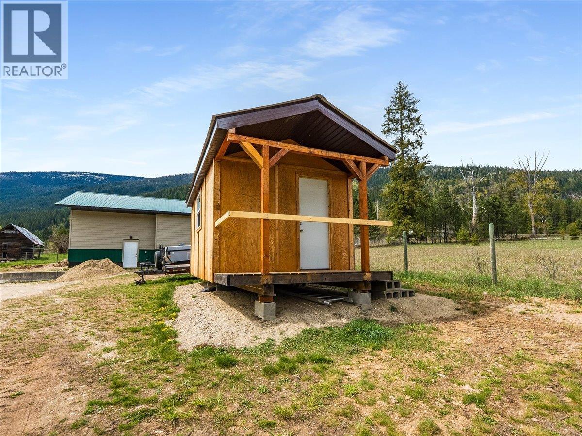 6810 & 6814 Brooks Road, Appledale, British Columbia  V0G 2J0 - Photo 70 - 10384102