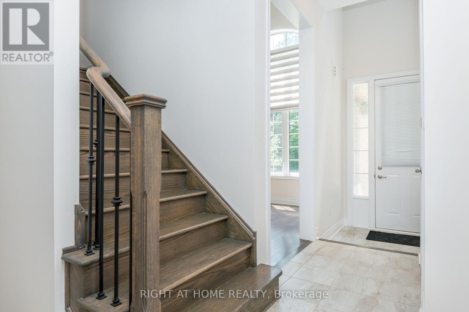 8 Monarch Drive, Halton Hills, Ontario L7G 0H9 - Photo 5 - W13655948
