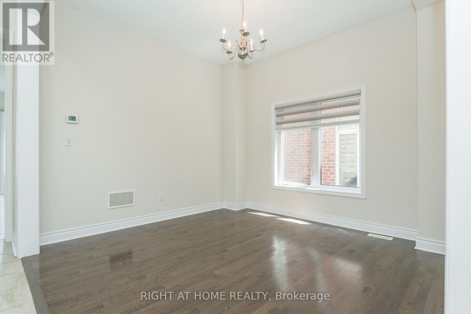 8 Monarch Drive, Halton Hills, Ontario L7G 0H9 - Photo 9 - W13655948