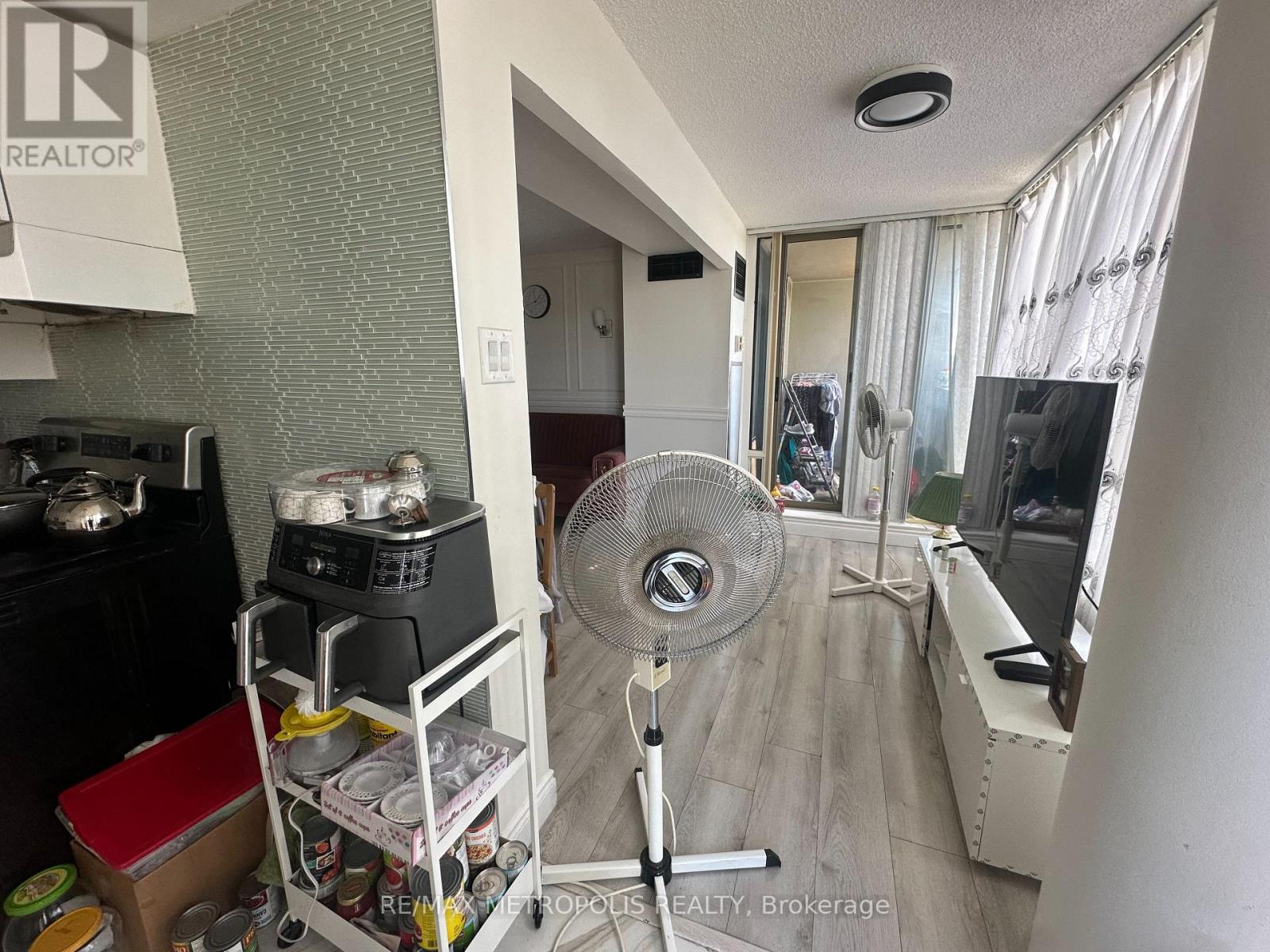 307 - 350 Rathburn Road W, Mississauga, Ontario  L5B 3Y2 - Photo 11 - W13545728