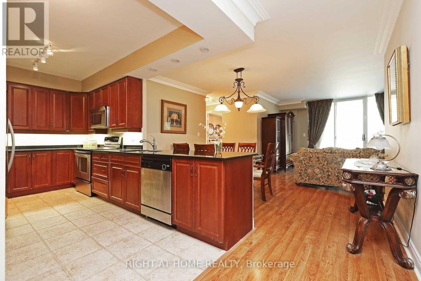 615 - 38 William Carson Crescent, Toronto, Ontario M2P 2H2 - Photo 3 - C13655992
