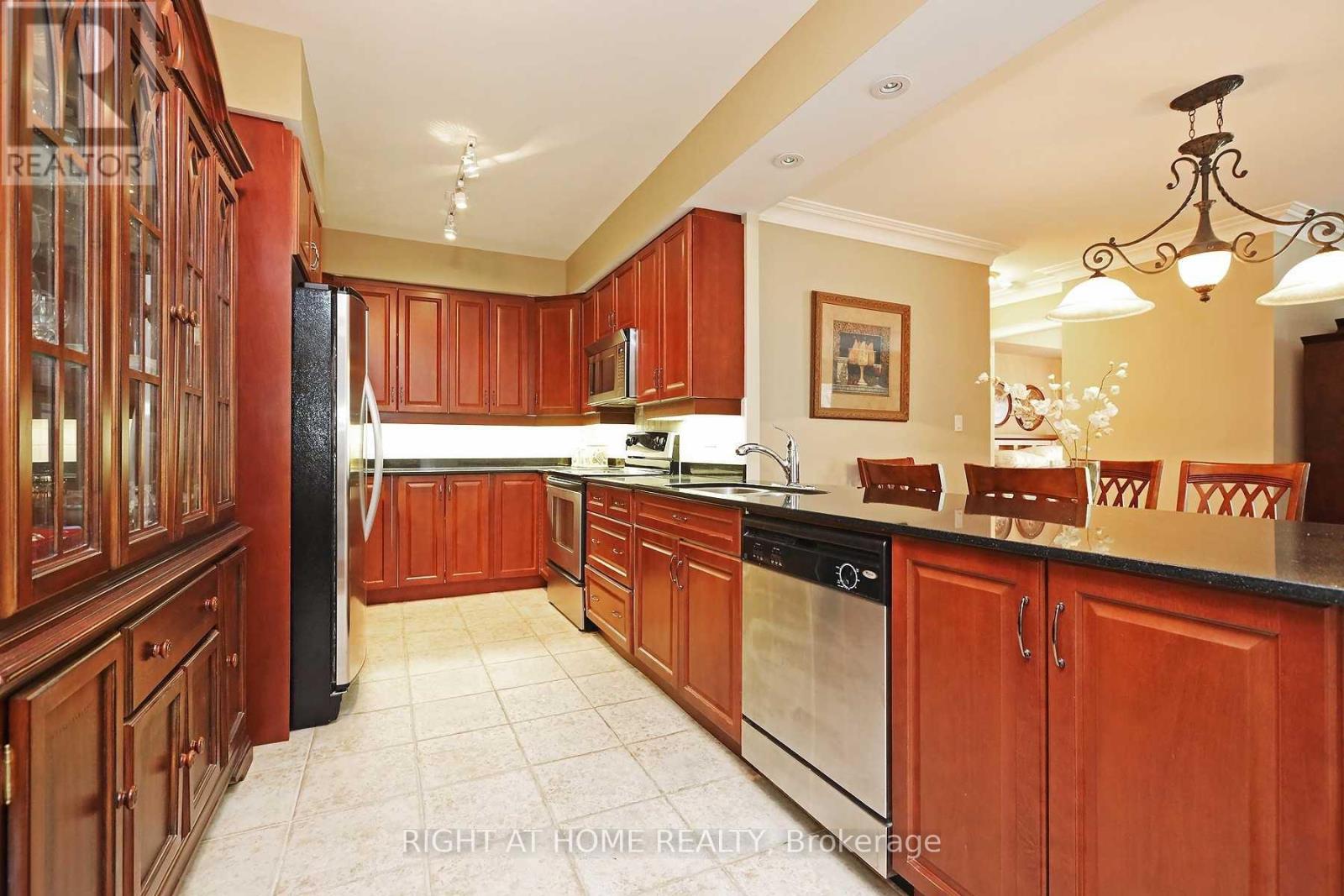 615 - 38 William Carson Crescent, Toronto, Ontario M2P 2H2 - Photo 4 - C13655992