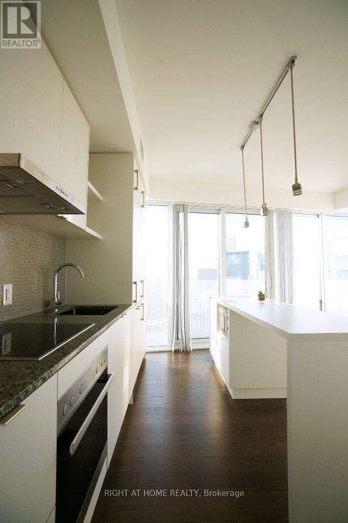 5704 - 100 Harbour Street, Toronto, Ontario M5J 0B5 - Photo 4 - C13656020