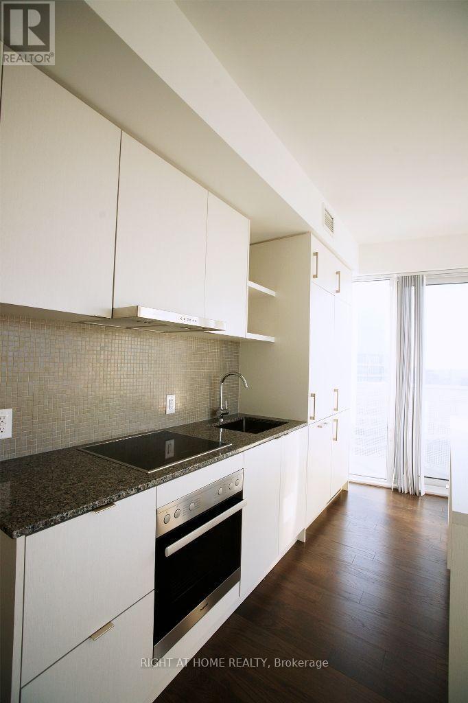 5704 - 100 Harbour Street, Toronto, Ontario M5J 0B5 - Photo 5 - C13656020
