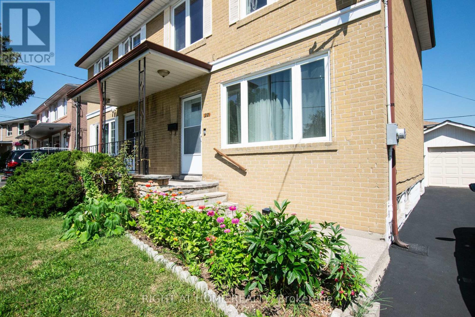 32 Ellendale Drive, Toronto, Ontario M1P 1N2 - Photo 2 - E13655990