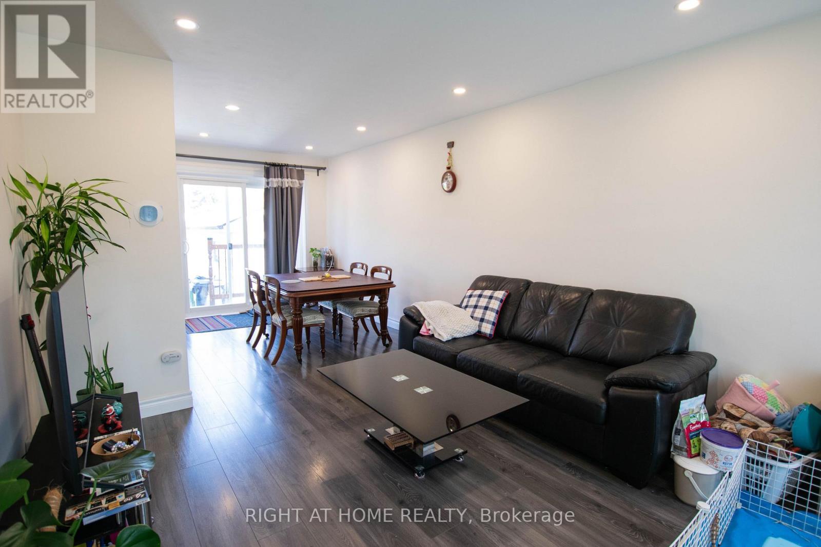 32 Ellendale Drive, Toronto, Ontario M1P 1N2 - Photo 3 - E13655990