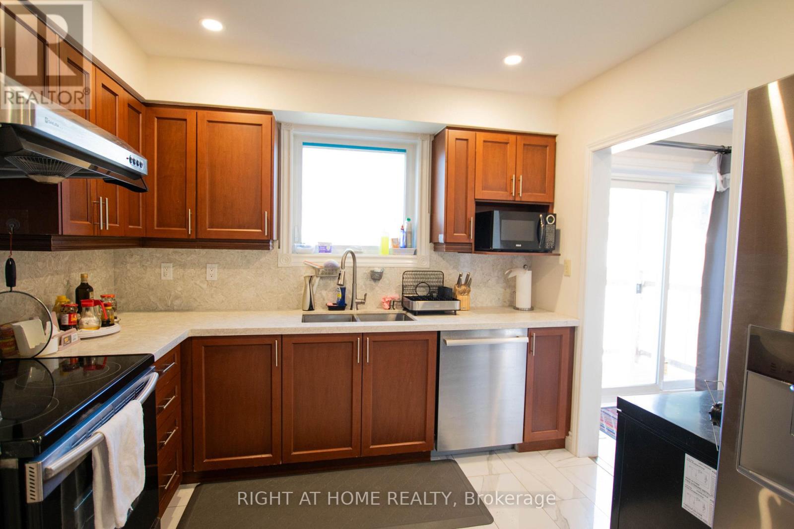 32 Ellendale Drive, Toronto, Ontario M1P 1N2 - Photo 6 - E13655990