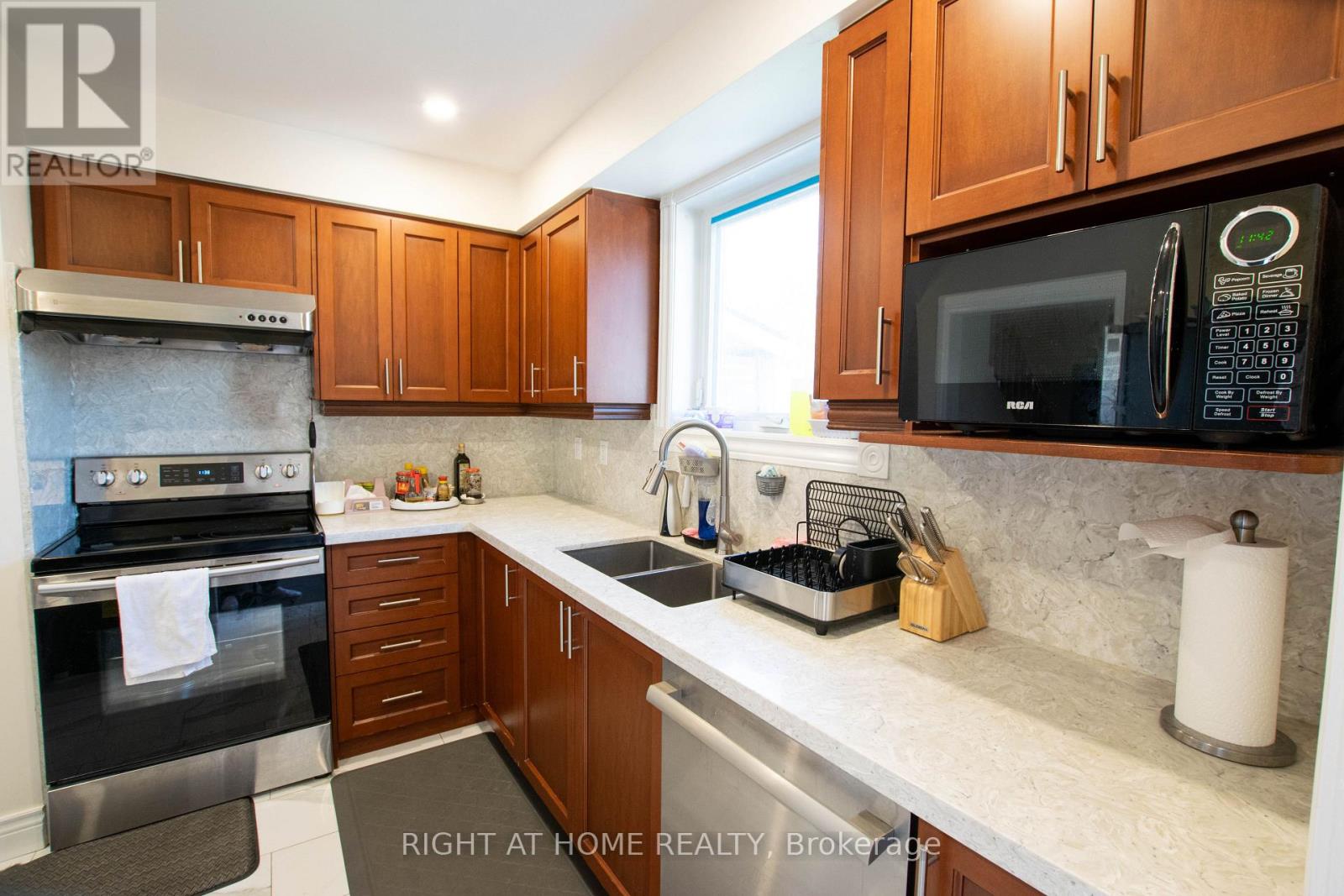 32 Ellendale Drive, Toronto, Ontario M1P 1N2 - Photo 8 - E13655990