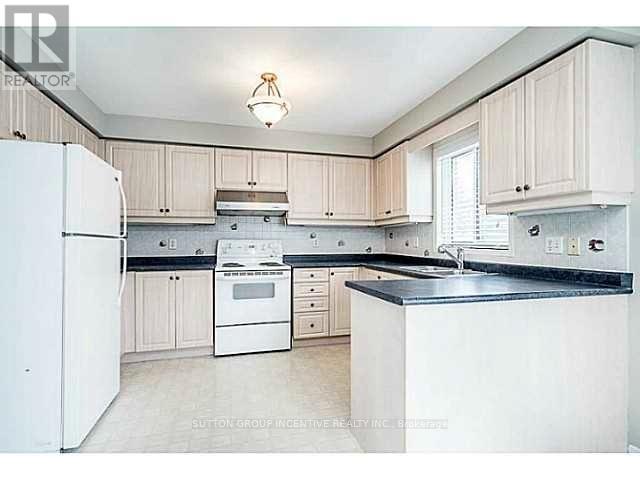 18 Merganser Court, Barrie, Ontario L4N 8W7 - Photo 3 - S13655986