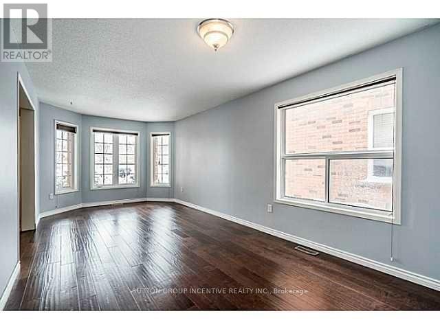 18 Merganser Court, Barrie, Ontario L4N 8W7 - Photo 4 - S13655986
