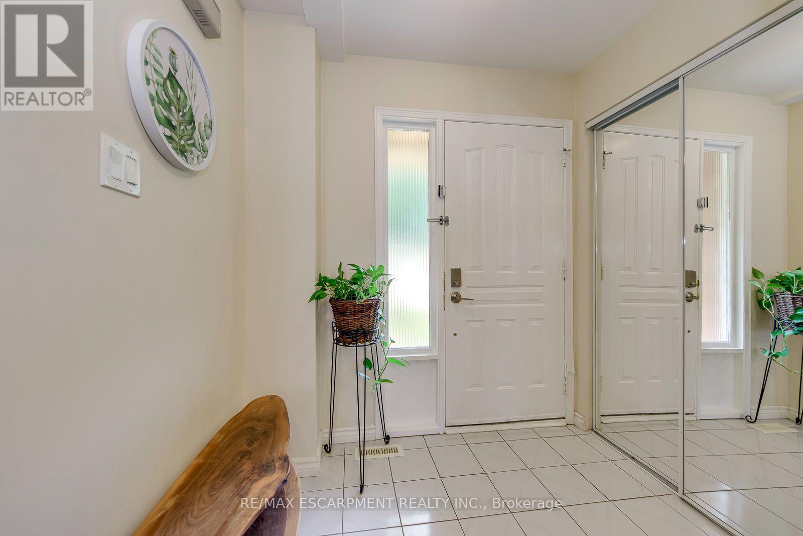 2549 Addingham Crescent, Oakville, Ontario  L6J 7K7 - Photo 3 - W13656014