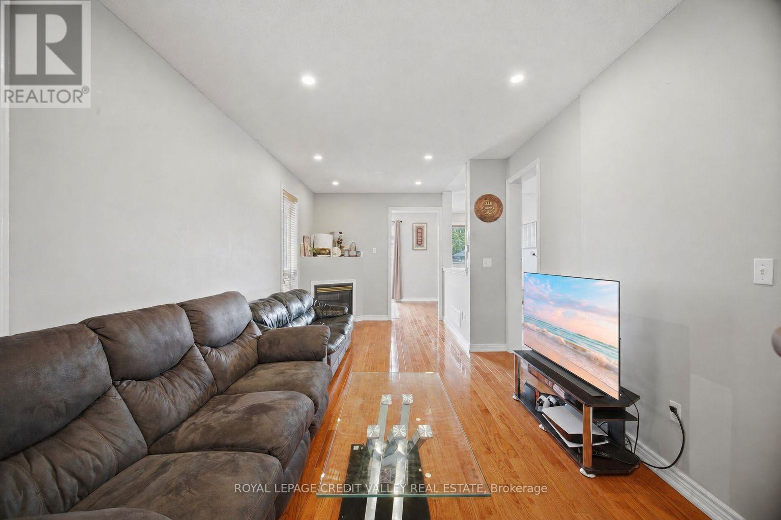 7443 Russian Olive Close, Mississauga, Ontario  L5N 8N7 - Photo 7 - W13656038