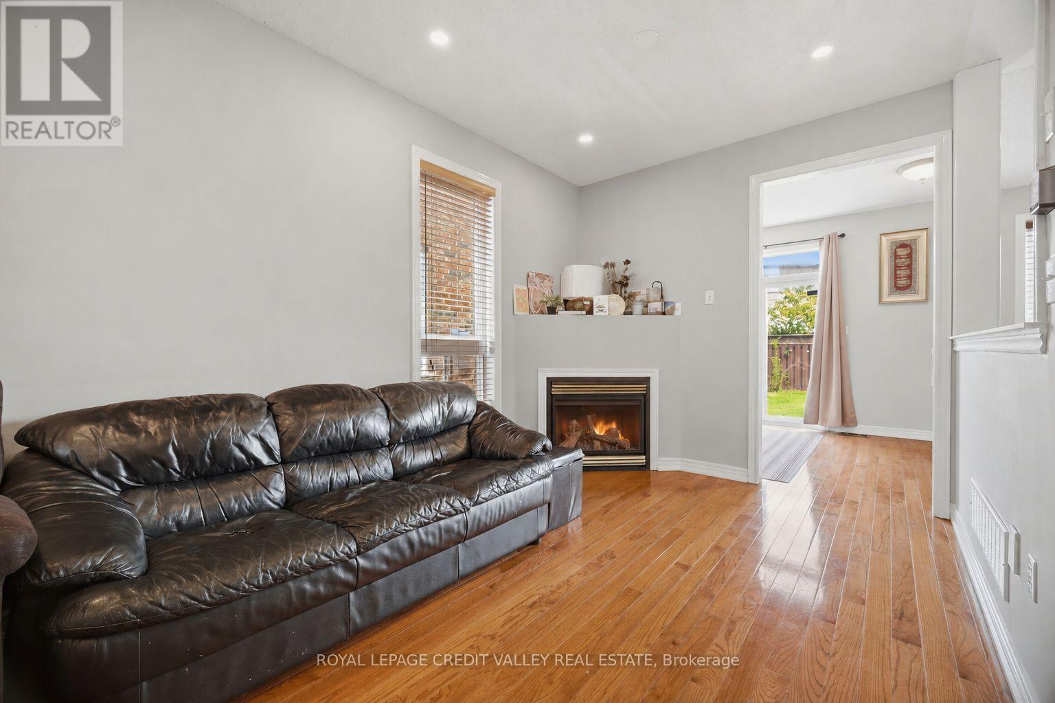7443 Russian Olive Close, Mississauga, Ontario  L5N 8N7 - Photo 8 - W13656038
