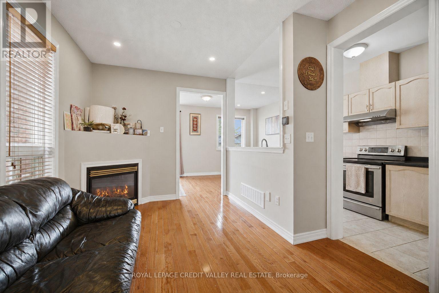 7443 Russian Olive Close, Mississauga, Ontario  L5N 8N7 - Photo 9 - W13656038