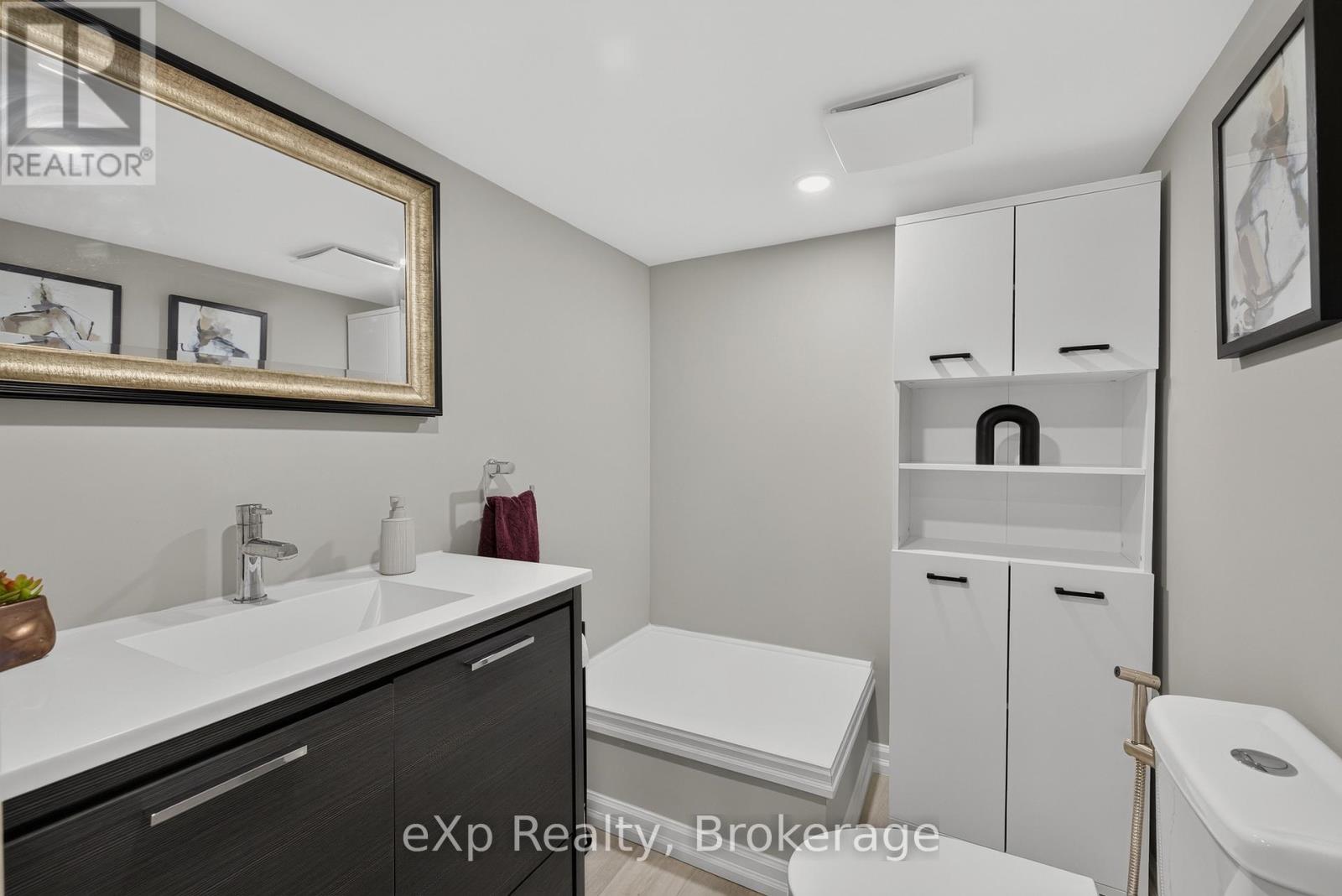 4 - 975 Strasburg Road, Kitchener, Ontario  N2E 0A8 - Photo 31 - X13656060