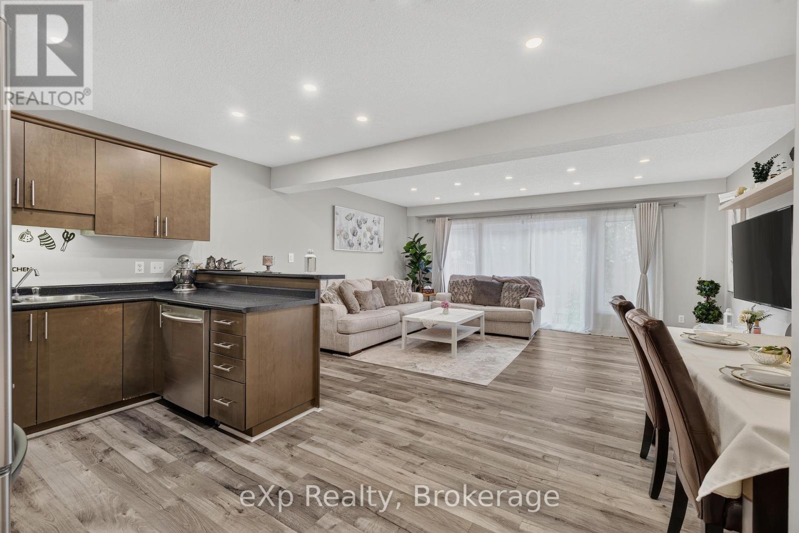 4 - 975 Strasburg Road, Kitchener, Ontario  N2E 0A8 - Photo 5 - X13656060