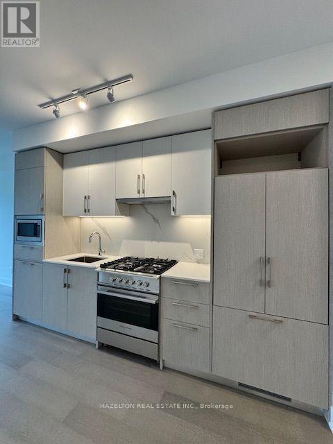 608 - 8 MANOR ROAD W, Toronto, Ontario