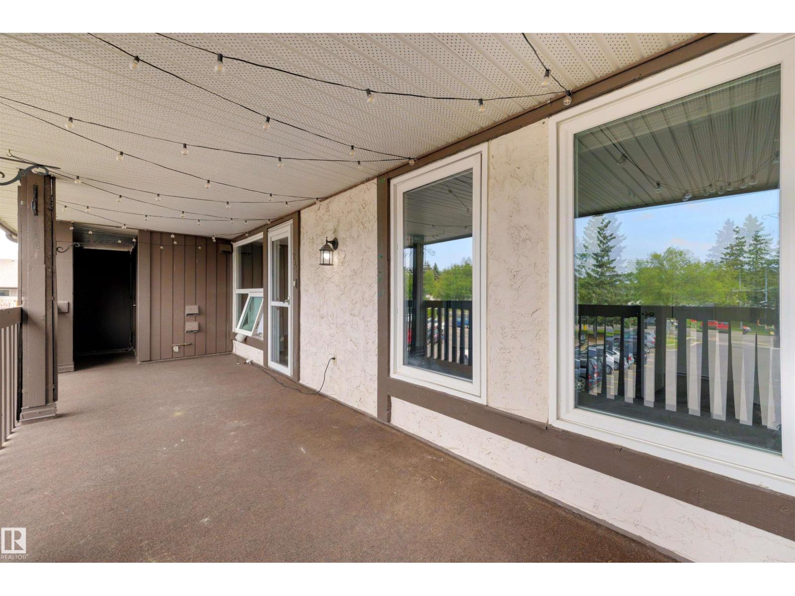 241 Surrey Gardens Gd NW, Edmonton, Alberta  T5T 1Z3 - Photo 2 - E4502972