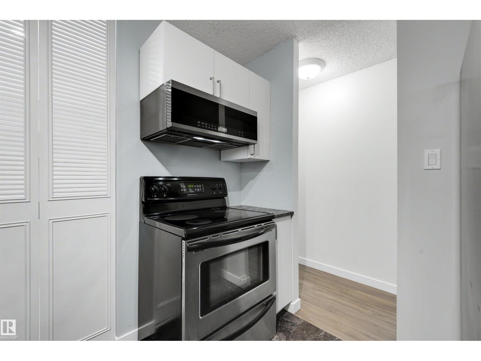241 Surrey Gardens Gd NW, Edmonton, Alberta  T5T 1Z3 - Photo 8 - E4502972