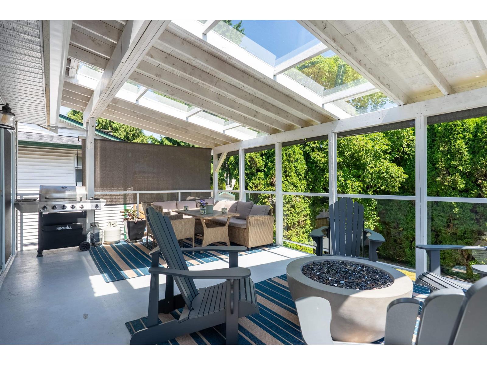 9242 209a Crescent, Langley, British Columbia  V1M 1T5 - Photo 2 - R3149737