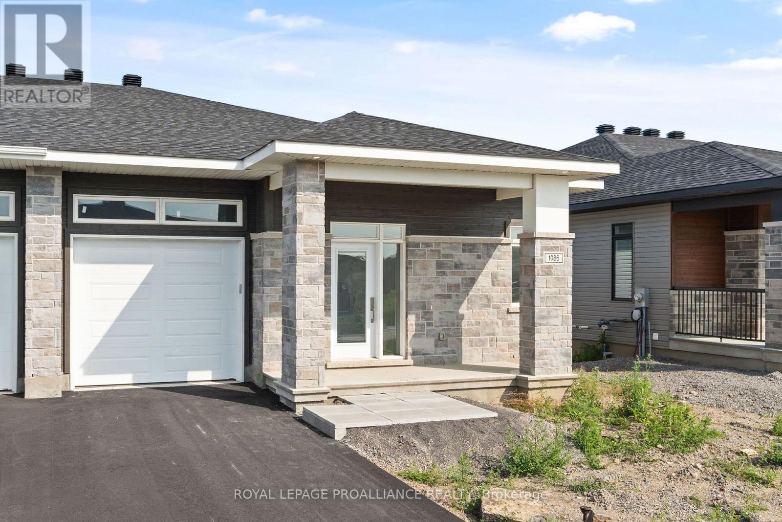 1086 Moore Street, Brockville, Ontario  K6V 0H2 - Photo 2 - X13656132