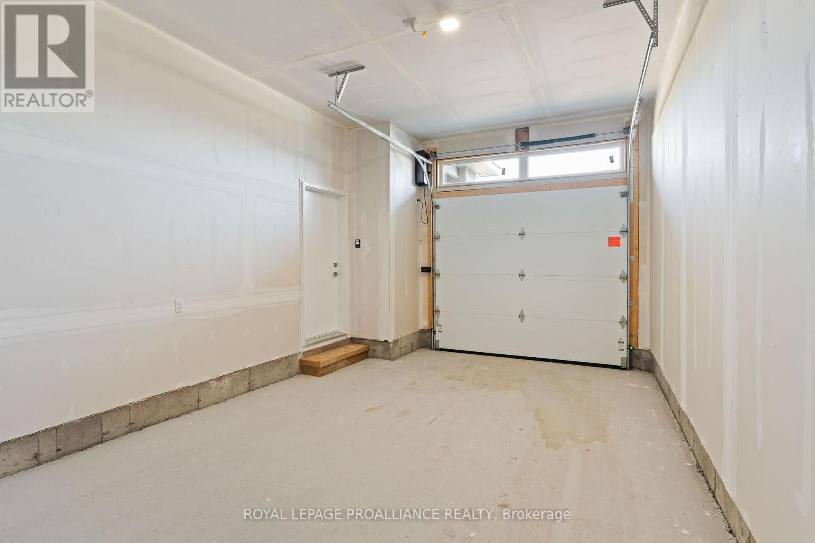 1086 Moore Street, Brockville, Ontario  K6V 0H2 - Photo 3 - X13656132