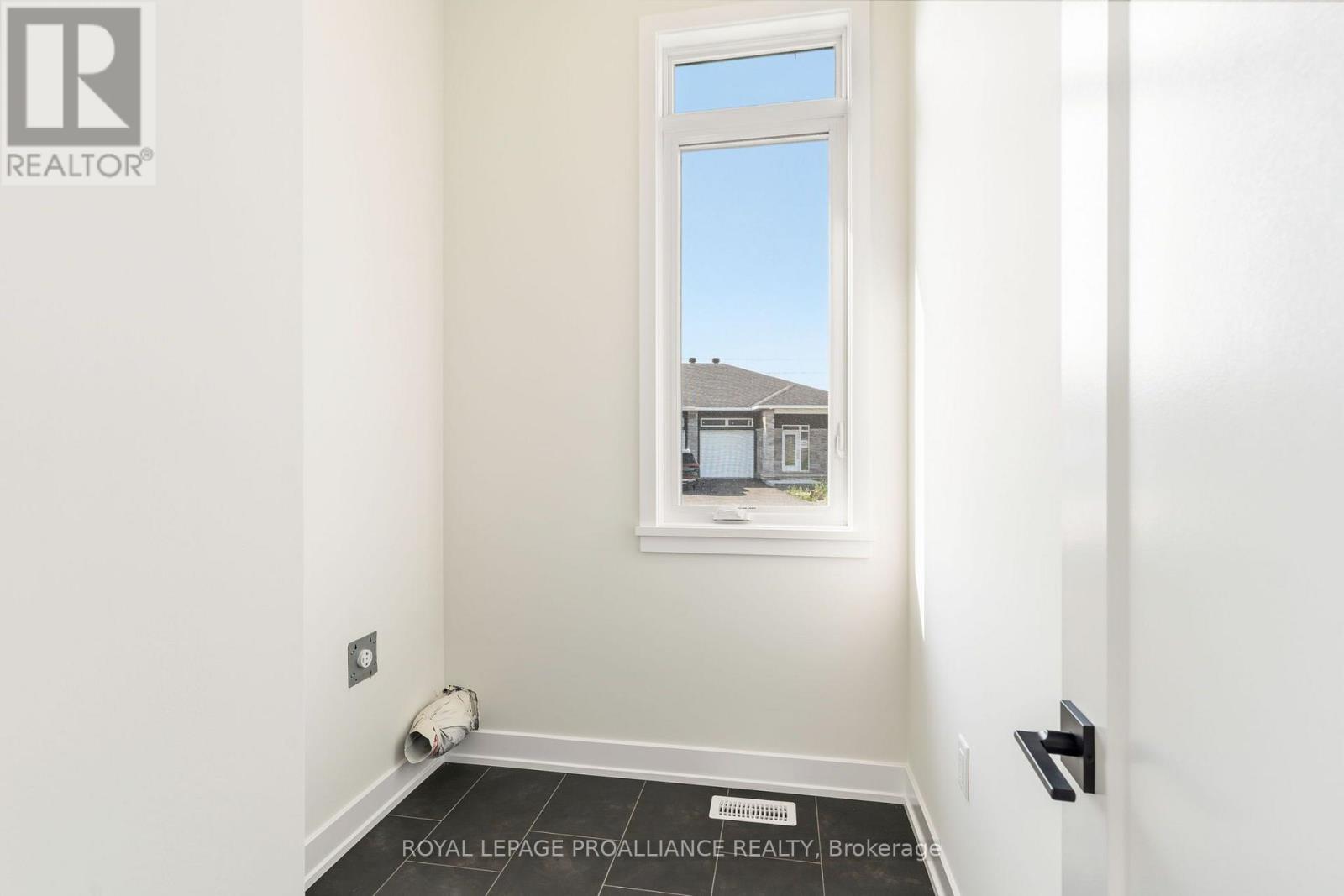 1057 Moore Street, Brockville, Ontario  K6V 0H1 - Photo 8 - X13656136