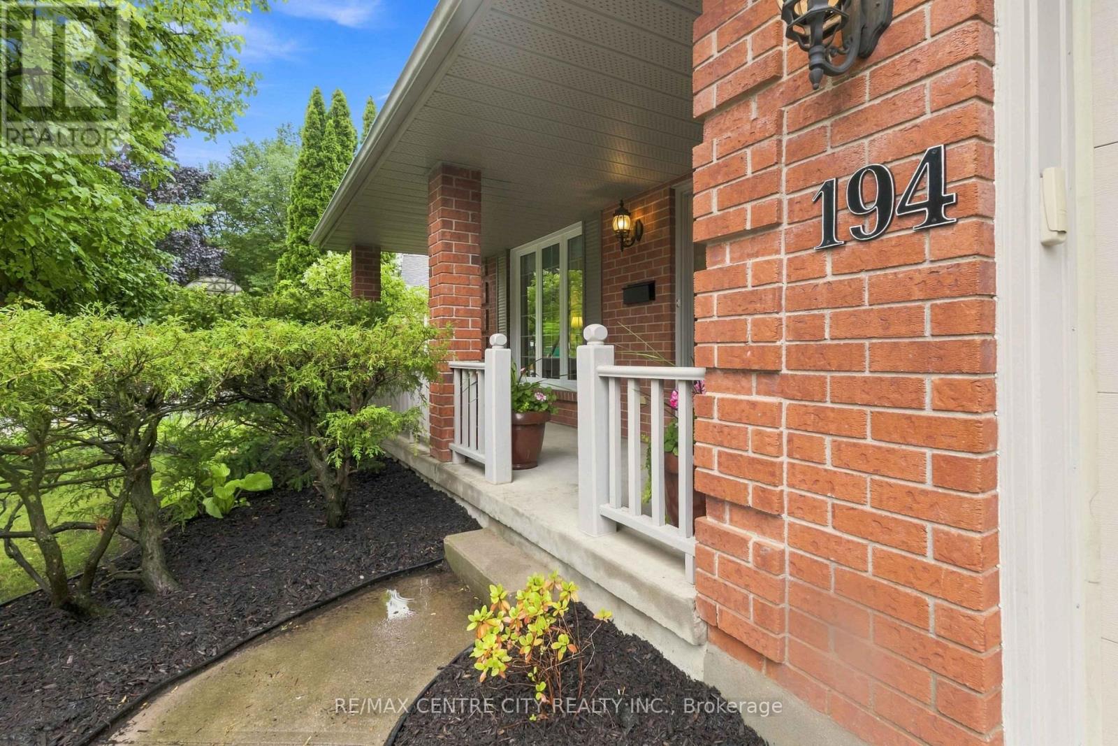 194 Whisperwood Avenue, London South, Ontario  N6K 4C8 - Photo 3 - X13656140