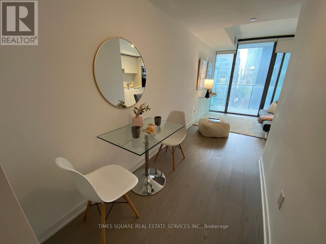 1010 - 11 Wellesley Street W, Toronto, Ontario  M4Y 1E8 - Photo 10 - C13522346