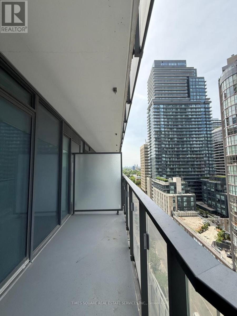 1010 - 11 Wellesley Street W, Toronto, Ontario  M4Y 1E8 - Photo 14 - C13522346