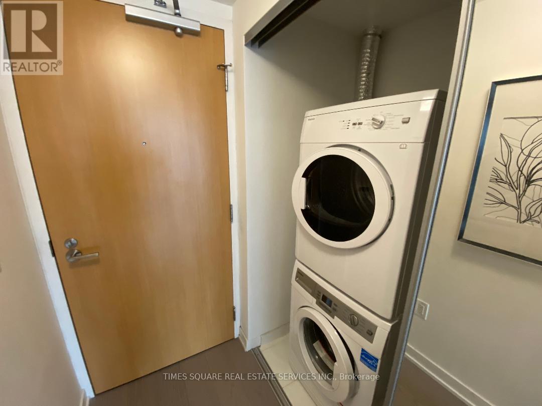 1010 - 11 Wellesley Street W, Toronto, Ontario  M4Y 1E8 - Photo 17 - C13522346