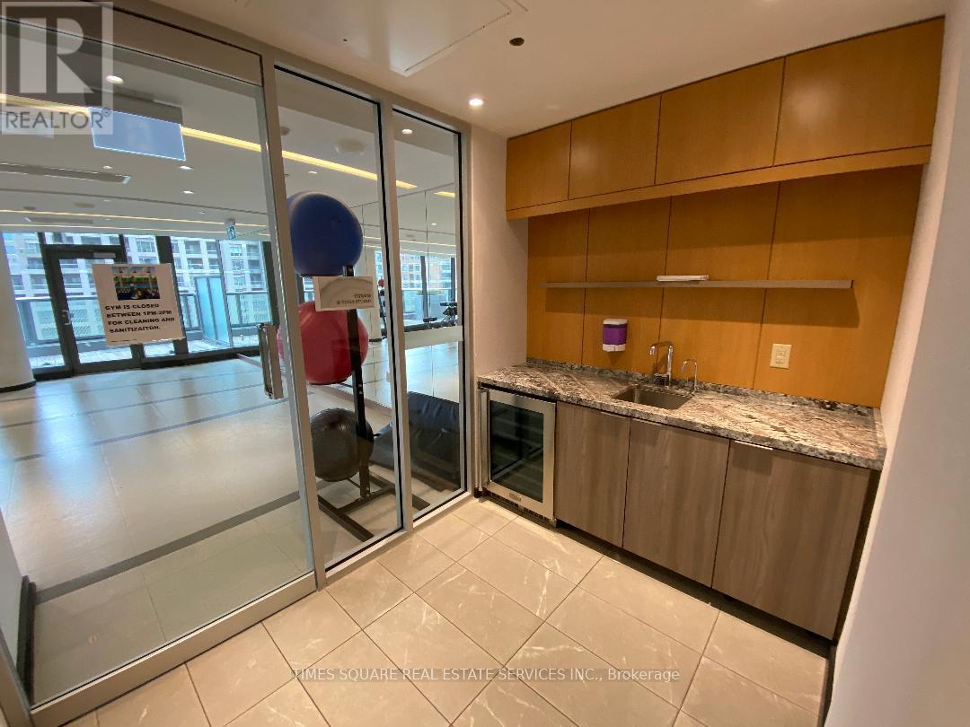 1010 - 11 Wellesley Street W, Toronto, Ontario  M4Y 1E8 - Photo 4 - C13522346