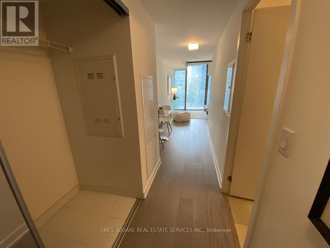 1010 - 11 Wellesley Street W, Toronto, Ontario  M4Y 1E8 - Photo 9 - C13522346